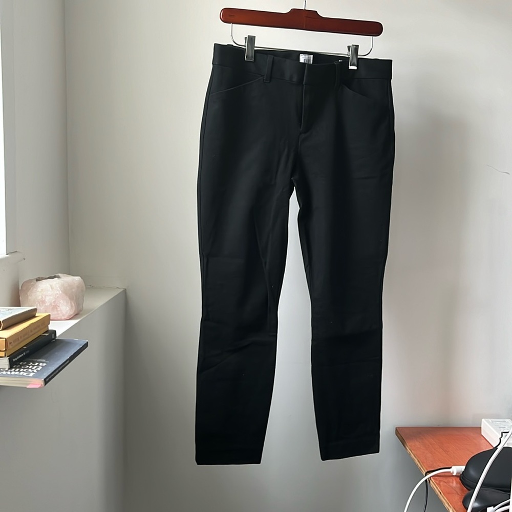 GAP Factory. Skinny Ankle Pants in Bi-Stretch. Black . Size 4 Petite